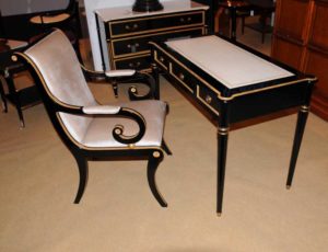 Regency черный лак Письменный стол Набор стульев
