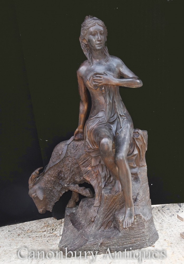 Большая бронзовая статуя Дианы и барана - классическая садовая богиня Артемида