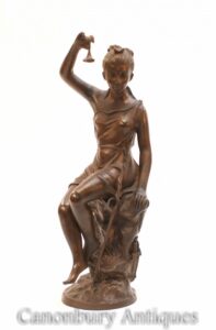 Итальянская бронзовая римская статуя девы - женская статуэтка