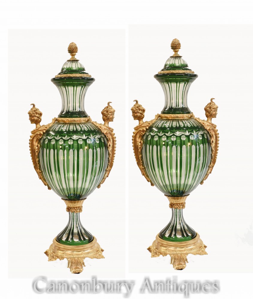 Пара французских ваз из зеленого стекла - Урны Ормолу в стиле ампир