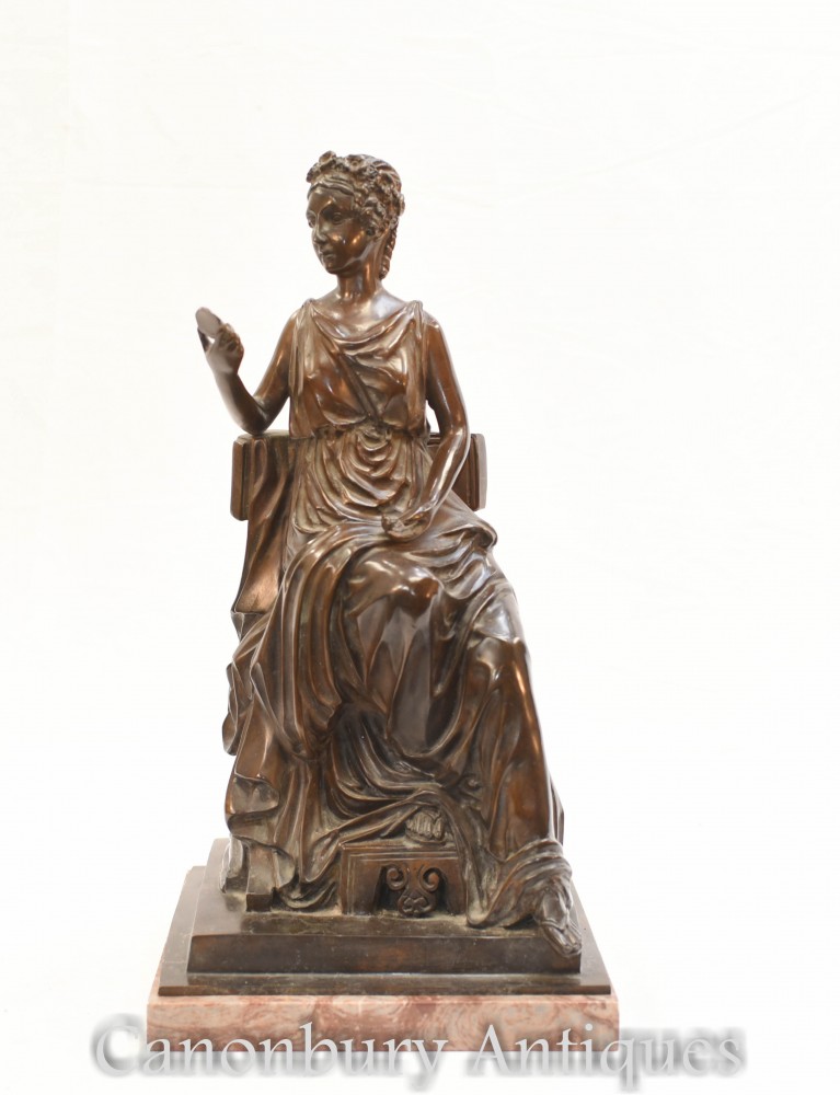 Римская бронзовая статуя девы - классическая статуэтка, одетая в Тога
