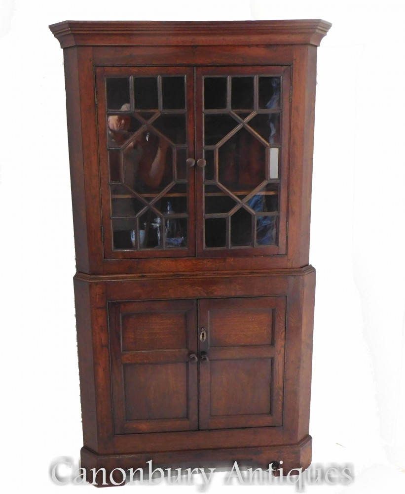 Угловой шкаф из грузинского дуба - Книжный шкаф фермерского дома около 1820 г.