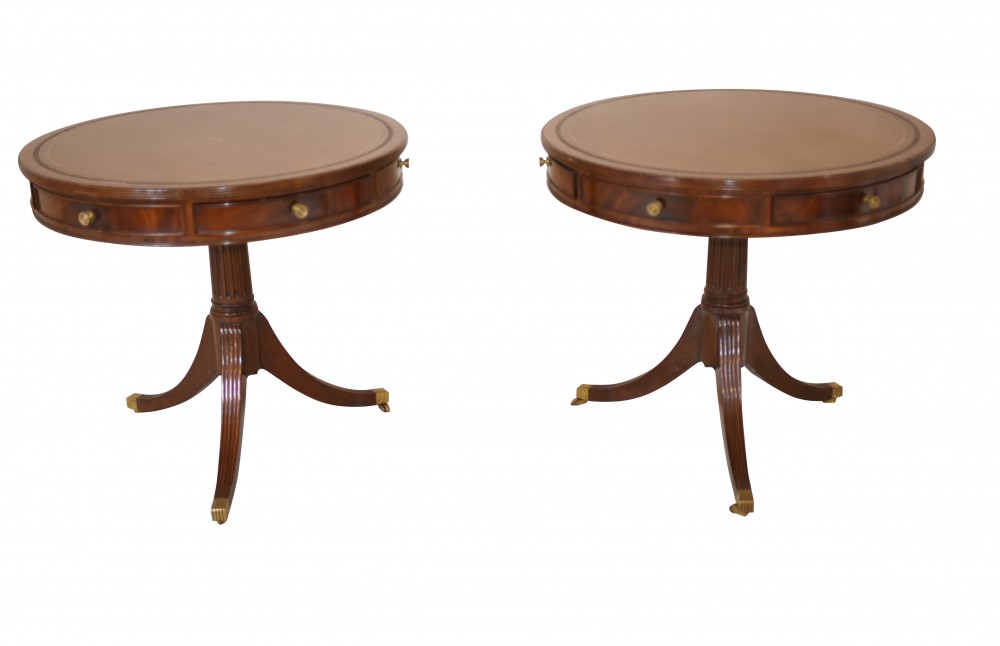 Барабанные столы в викторианском стиле Пара боковых столиков из красного дерева
