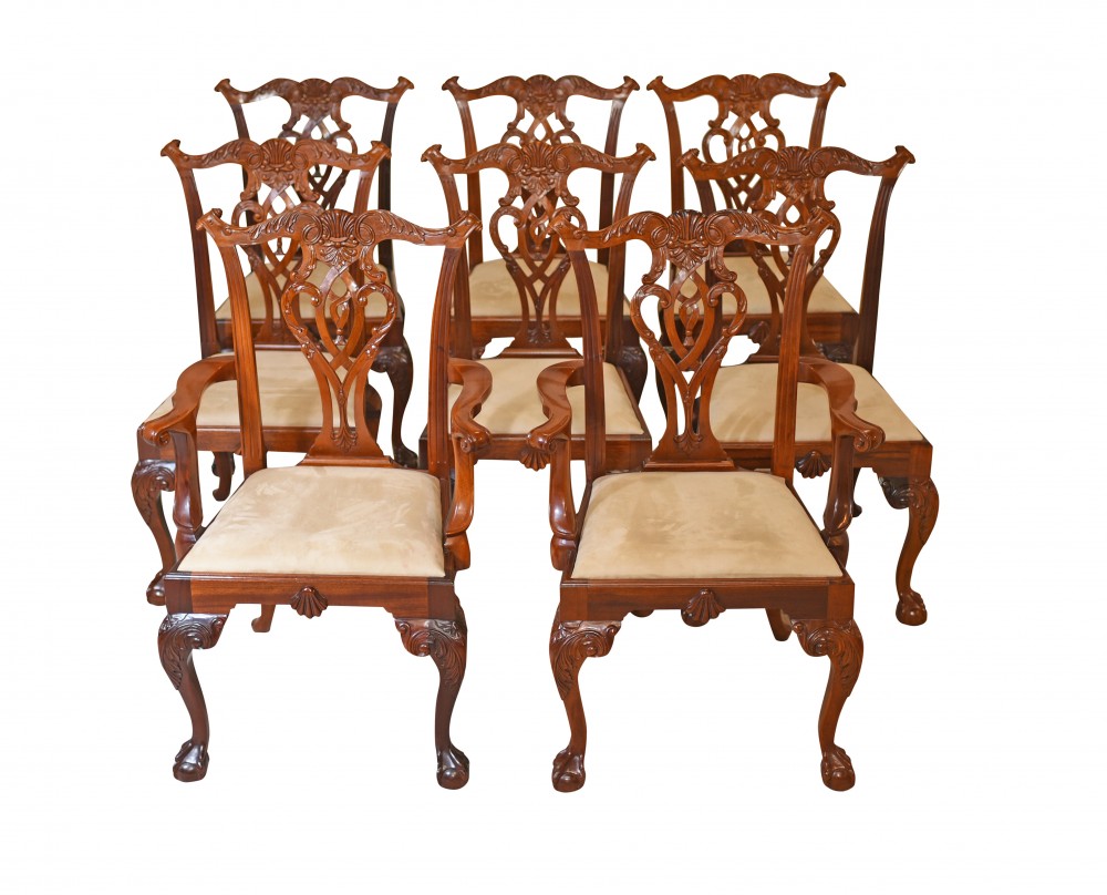 Обеденные стулья Чиппендейл из красного дерева с шариковой ножкой и когтями